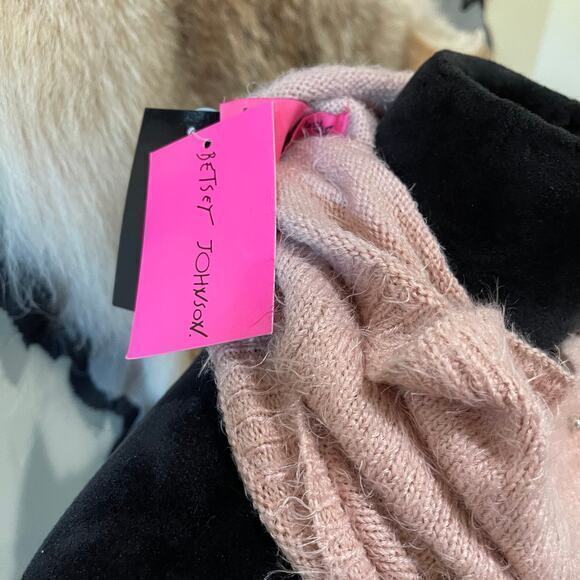 Betsey Johnson Funnel Infinity Fuzzy‎ Light Pink and Pearls Scarf - Picture 2 of 2